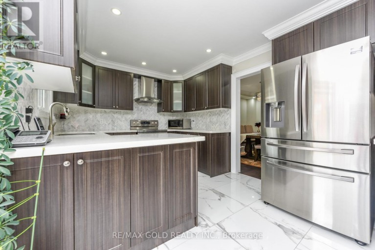 72 RAINFOREST DRIVE, Brampton (Sandringham-Wellington), Ontario, L6R1B1