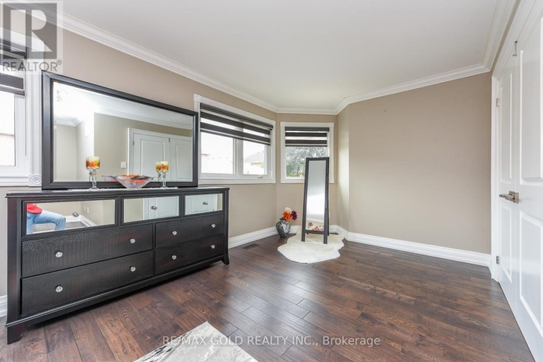 72 RAINFOREST DRIVE, Brampton (Sandringham-Wellington), Ontario, L6R1B1