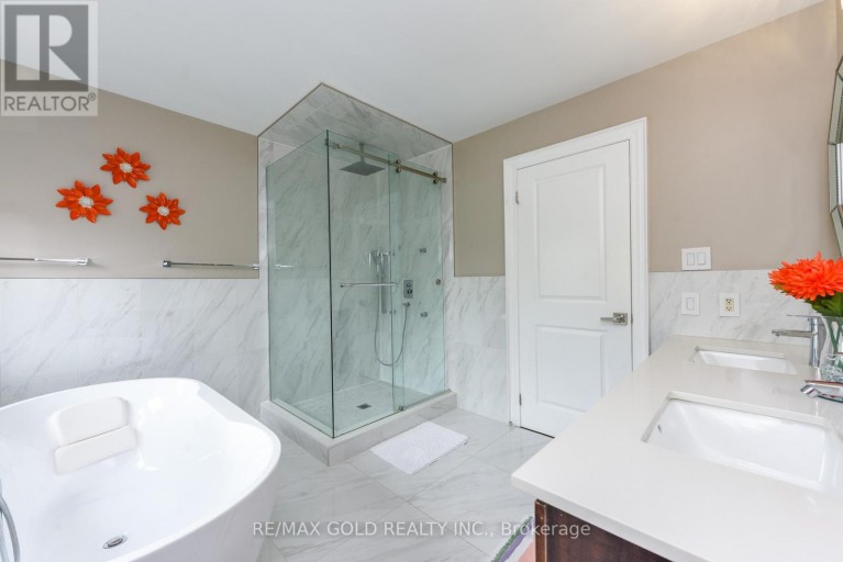 72 RAINFOREST DRIVE, Brampton (Sandringham-Wellington), Ontario, L6R1B1