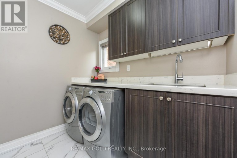 72 RAINFOREST DRIVE, Brampton (Sandringham-Wellington), Ontario, L6R1B1
