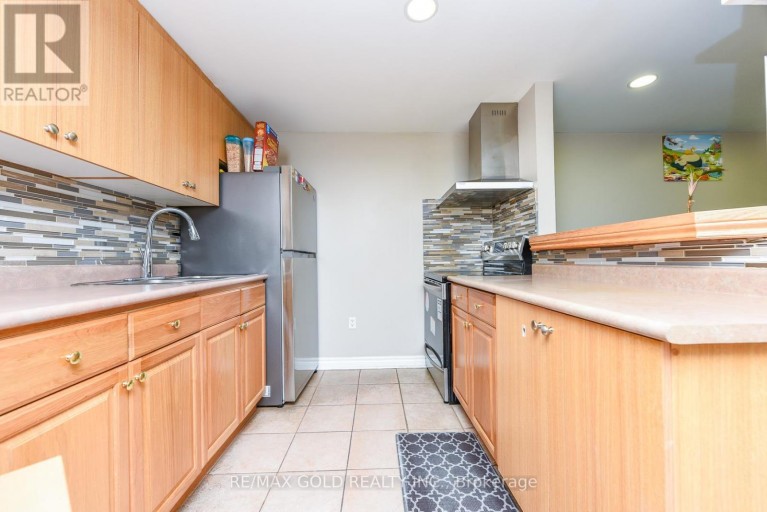 72 RAINFOREST DRIVE, Brampton (Sandringham-Wellington), Ontario, L6R1B1