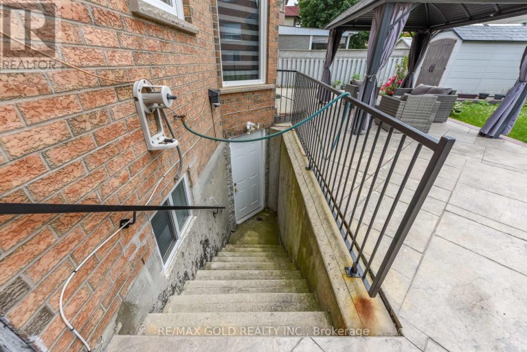 72 RAINFOREST DRIVE, Brampton (Sandringham-Wellington), Ontario, L6R1B1
