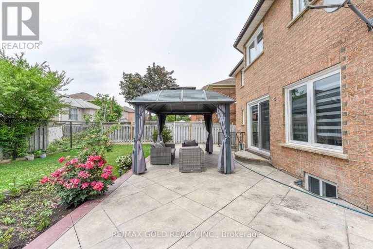 72 RAINFOREST DRIVE, Brampton (Sandringham-Wellington), Ontario, L6R1B1