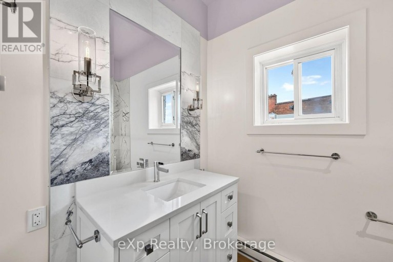 12 - 24 WELLINGTON STREET, Stratford, Ontario, N5A2L2