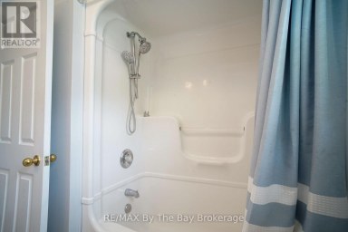 11 INDIANA AVENUE Wasaga Beach Ontario photo 14