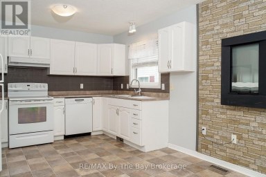 11 INDIANA AVENUE Wasaga Beach Ontario photo 3