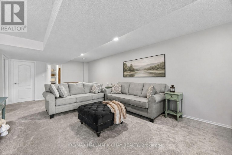 118 ISABELLA DRIVE, Orillia, Ontario, L3V8K7