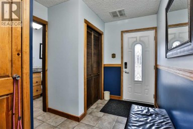 3802 Oak Drive S Lethbridge Alberta photo 4