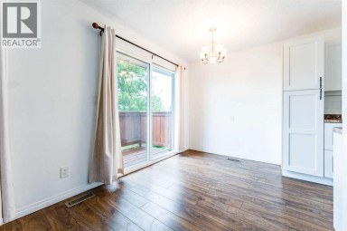 2906 Doverville Crescent SE Calgary Alberta photo 5