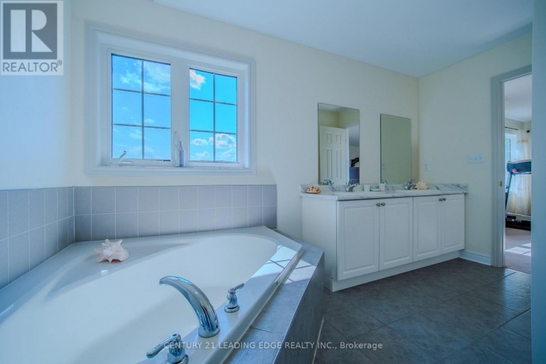 14 CLARINET LANE, Whitchurch-Stouffville (Stouffville), Ontario, L4A4N1