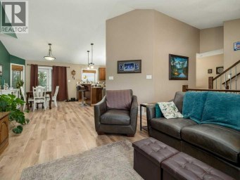 532 Margaret Sutherland Crescent N Lethbridge Alberta photo 11