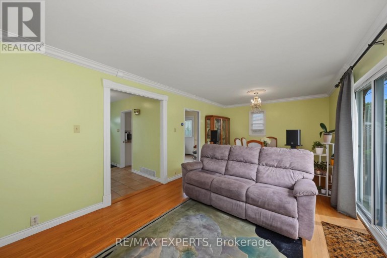 71 DOGWOOD CRESCENT, Toronto (Bendale), Ontario, M1P3N5
