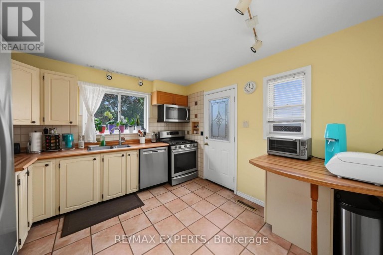 71 DOGWOOD CRESCENT, Toronto (Bendale), Ontario, M1P3N5