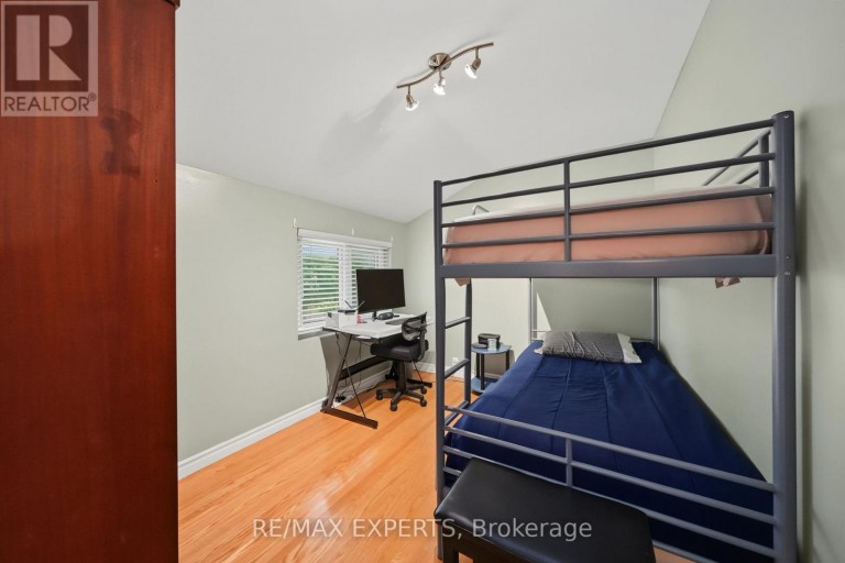 71 DOGWOOD CRESCENT, Toronto (Bendale), Ontario, M1P3N5