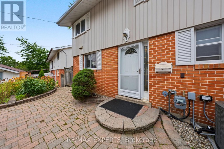71 DOGWOOD CRESCENT, Toronto (Bendale), Ontario, M1P3N5