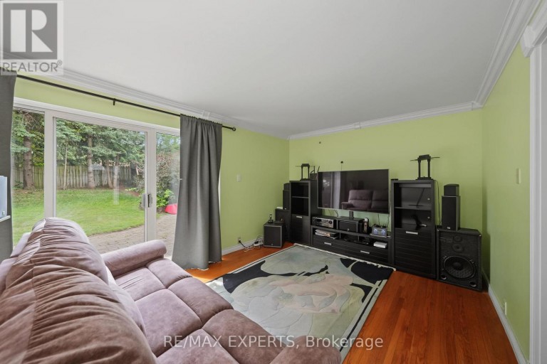 71 DOGWOOD CRESCENT, Toronto (Bendale), Ontario, M1P3N5
