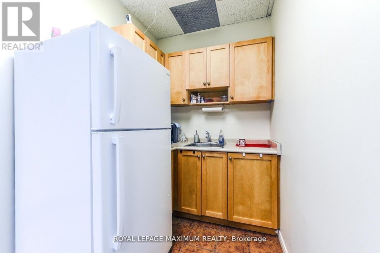 C10 - 4220 STEELES AVENUE W, Vaughan (Steeles West Industrial), Ontario, L4L3S8