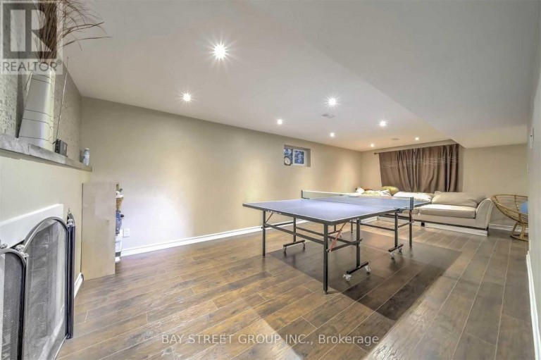 33 HEATHVIEW AVENUE, Toronto (Bayview Village), Ontario, M2K2C2