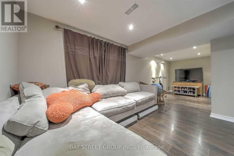 33 HEATHVIEW AVENUE, Toronto (Bayview Village), Ontario, M2K2C2