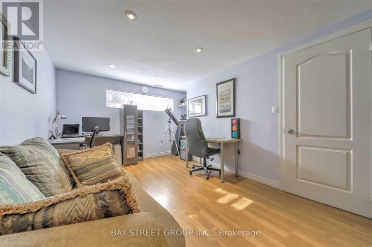 33 HEATHVIEW AVENUE, Toronto (Bayview Village), Ontario, M2K2C2