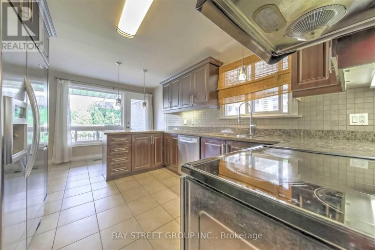 33 HEATHVIEW AVENUE, Toronto (Bayview Village), Ontario, M2K2C2