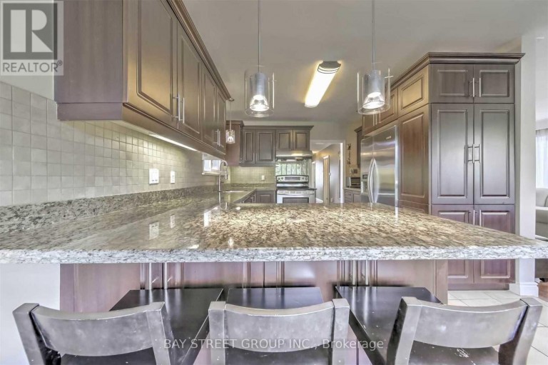 33 HEATHVIEW AVENUE, Toronto (Bayview Village), Ontario, M2K2C2