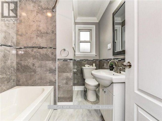 137 BANTING AVENUE, Oshawa (Central), Ontario, L1H2M5