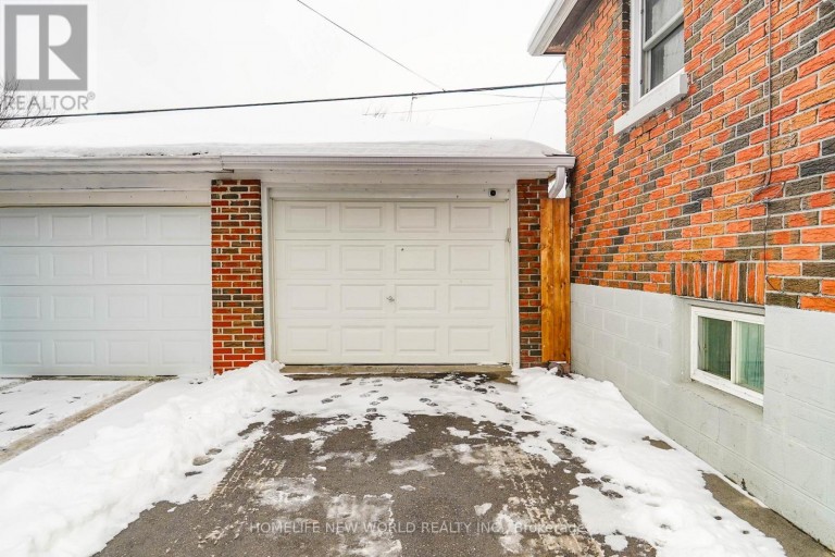 137 BANTING AVENUE, Oshawa (Central), Ontario, L1H2M5