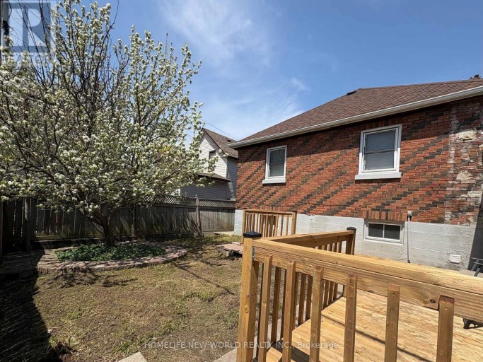 137 BANTING AVENUE, Oshawa (Central), Ontario, L1H2M5