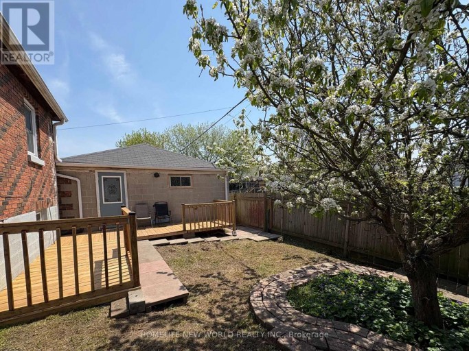 137 BANTING AVENUE, Oshawa (Central), Ontario, L1H2M5