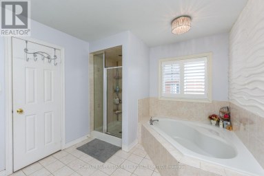 36 LUCKY LANE Brampton (Sandringham-Wellington) Ontario photo 24