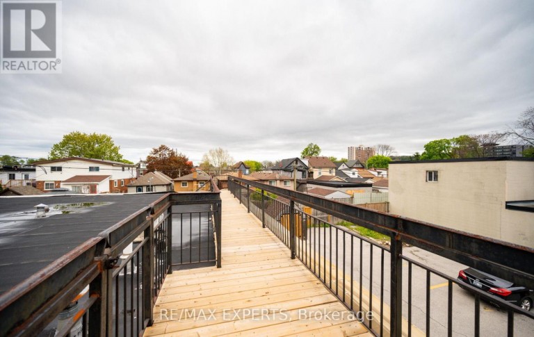 203 - 130 WELLINGTON STREET N, Hamilton (Landsdale), Ontario, L8R1N3