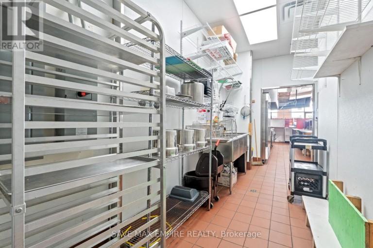 B4 - 117 CROSS AVENUE, Oakville (QE Queen Elizabeth), Ontario, L6J2W7