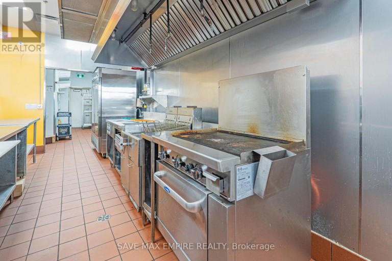 B4 - 117 CROSS AVENUE, Oakville (QE Queen Elizabeth), Ontario, L6J2W7