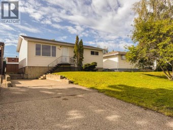 5104 46 Avenue Spirit River Alberta photo 1