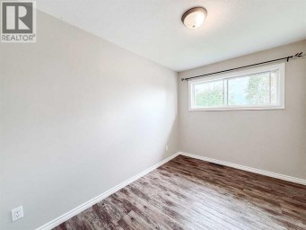 5104 46 Avenue Spirit River Alberta photo 14