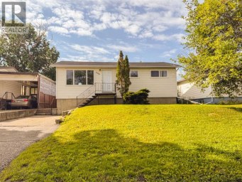 5104 46 Avenue Spirit River Alberta photo 2