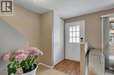 174 Woodmont Terrace SW Calgary Alberta photo 2