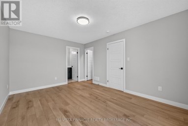 8 - 3103 PETTY ROAD London South (South W) Ontario photo 35