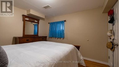 139 WAWINET STREET Midland Ontario photo 30