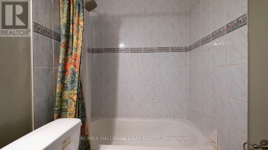 139 WAWINET STREET Midland Ontario photo 33