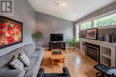 446 SOUTH LEAKSDALE CIRCLE London South (South U) Ontario photo 10