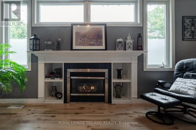 446 SOUTH LEAKSDALE CIRCLE London South (South U) Ontario photo 11