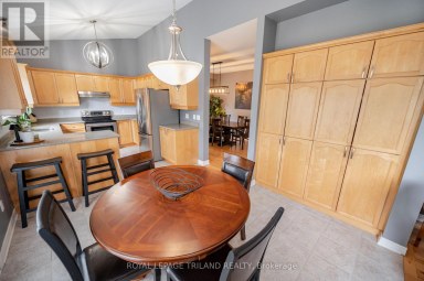 446 SOUTH LEAKSDALE CIRCLE London South (South U) Ontario photo 13