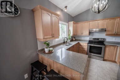 446 SOUTH LEAKSDALE CIRCLE London South (South U) Ontario photo 15