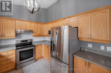446 SOUTH LEAKSDALE CIRCLE London South (South U) Ontario photo 16