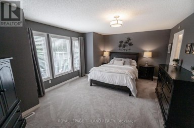 446 SOUTH LEAKSDALE CIRCLE London South (South U) Ontario photo 19