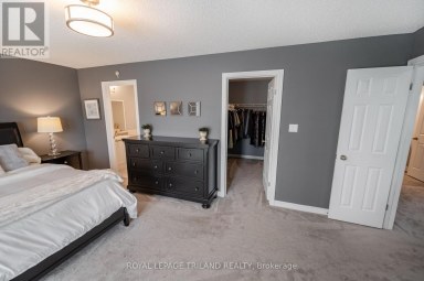 446 SOUTH LEAKSDALE CIRCLE London South (South U) Ontario photo 20