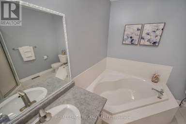 446 SOUTH LEAKSDALE CIRCLE London South (South U) Ontario photo 23