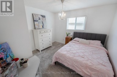 446 SOUTH LEAKSDALE CIRCLE London South (South U) Ontario photo 31
